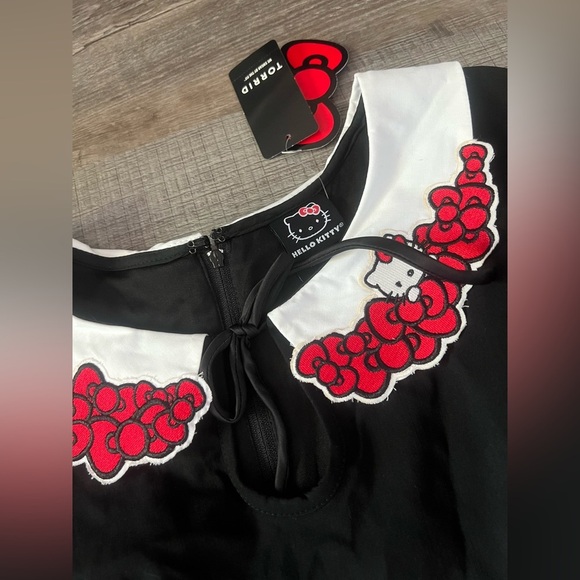 NWT! TORRID Hello Kitty Dress Peter Pan Collar Swing Pinup Retro 2X Sanrio Black - Picture 4 of 6